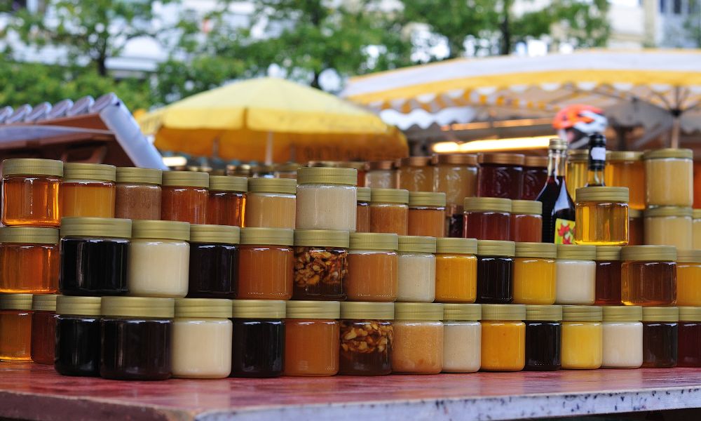 5 Tips for Selling Honey at a Farmer’s Market
